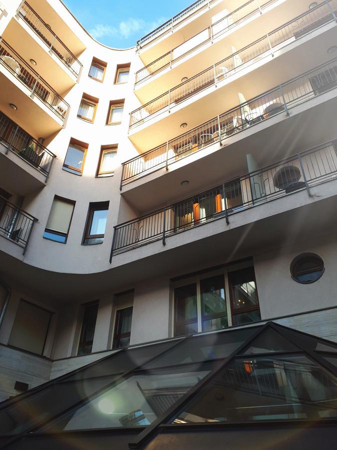 Gozsdu Suite Apartment Budapest Esterno foto
