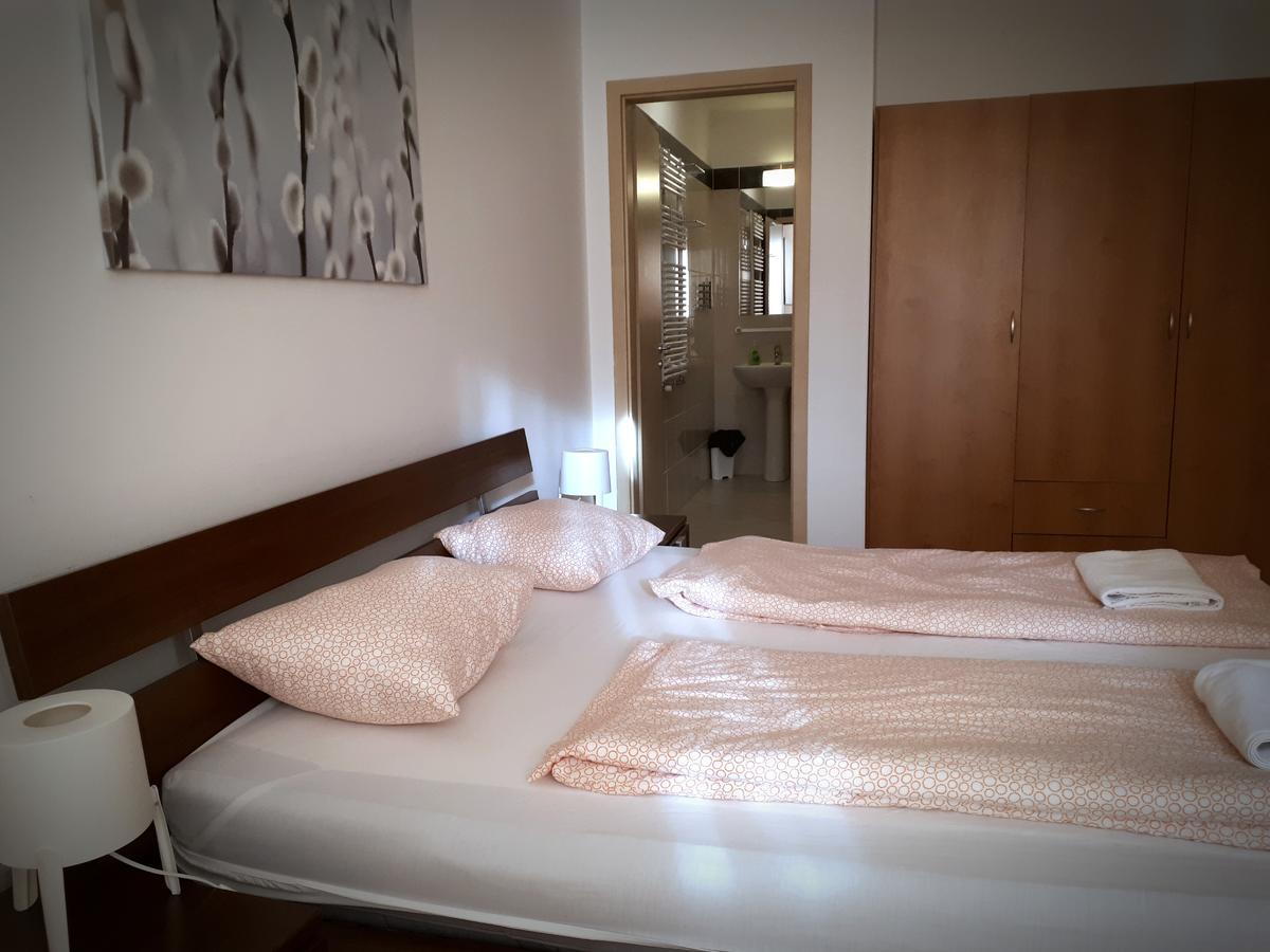 Gozsdu Suite Apartment Budapest Esterno foto