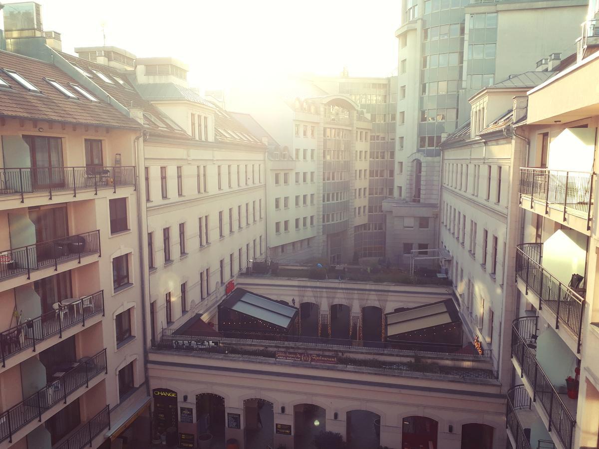 Gozsdu Suite Apartment Budapest Esterno foto